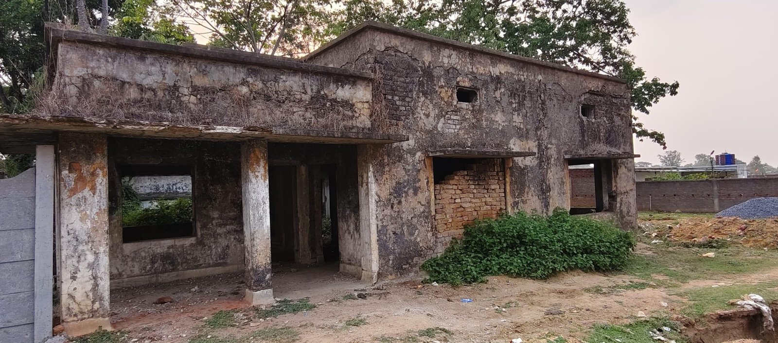 इटखोरी में सरकारी व गरीबों की जमीन पर कब्जा: भू-माफिया और राजस्व कर्मियों की गहरी साठगांठ उजागर ।।