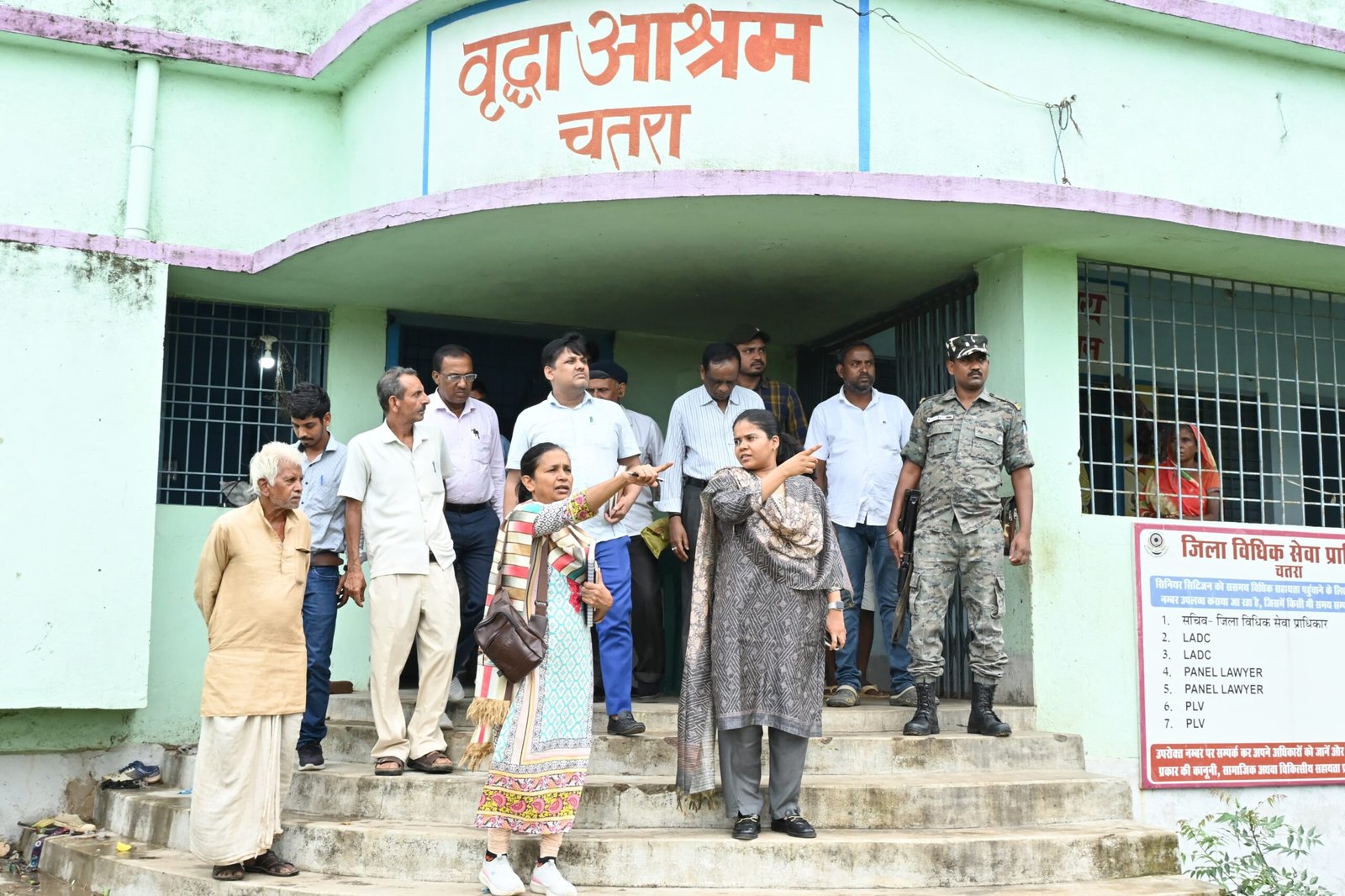 उपायुक्त कीर्तिश्री ने वृद्धा आश्रम का किया औचक निरीक्षण